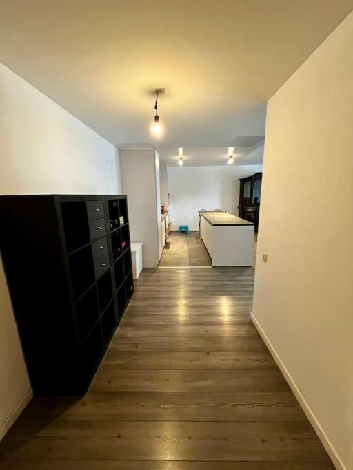 Big Apartment With Parking In Антверпен Экстерьер фото