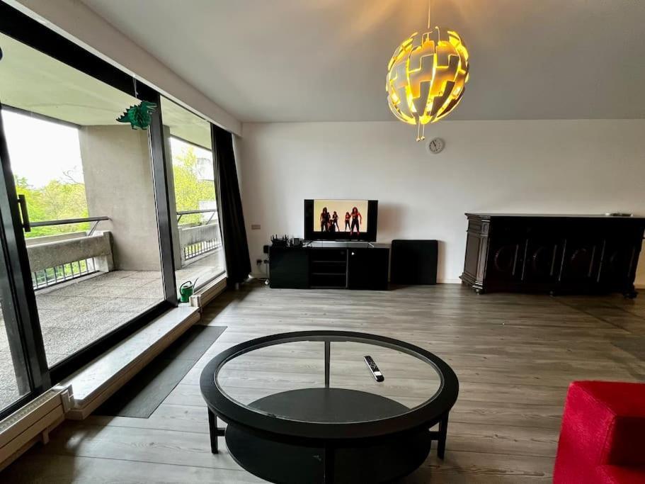 Big Apartment With Parking In Антверпен Экстерьер фото
