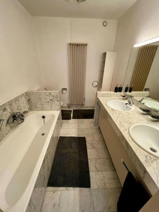Big Apartment With Parking In Антверпен Экстерьер фото