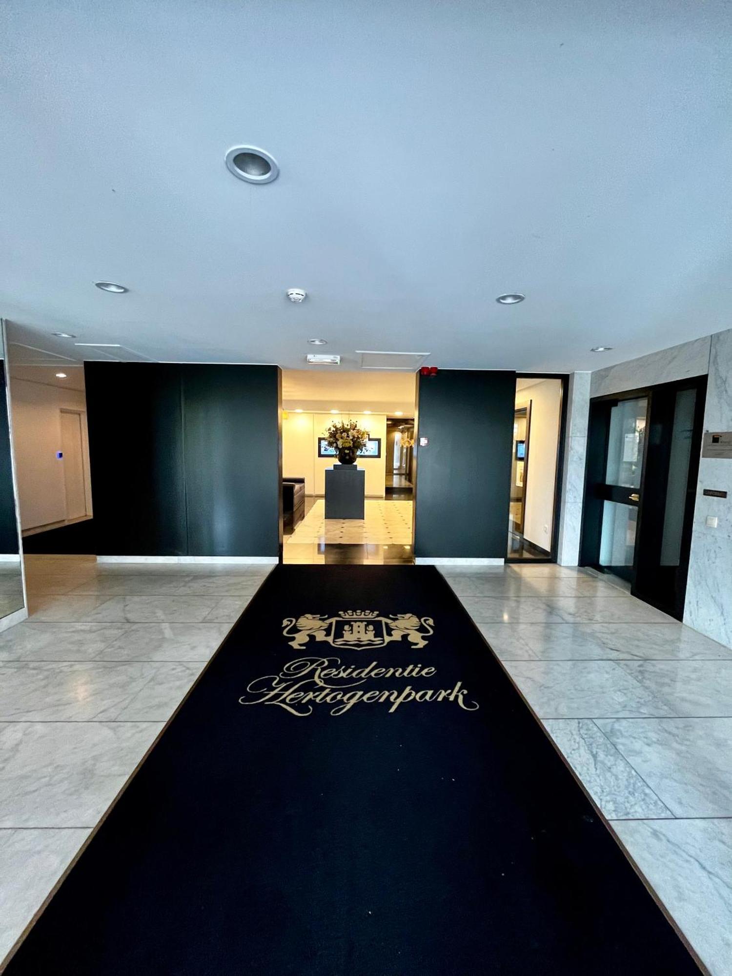 Big Apartment With Parking In Антверпен Экстерьер фото