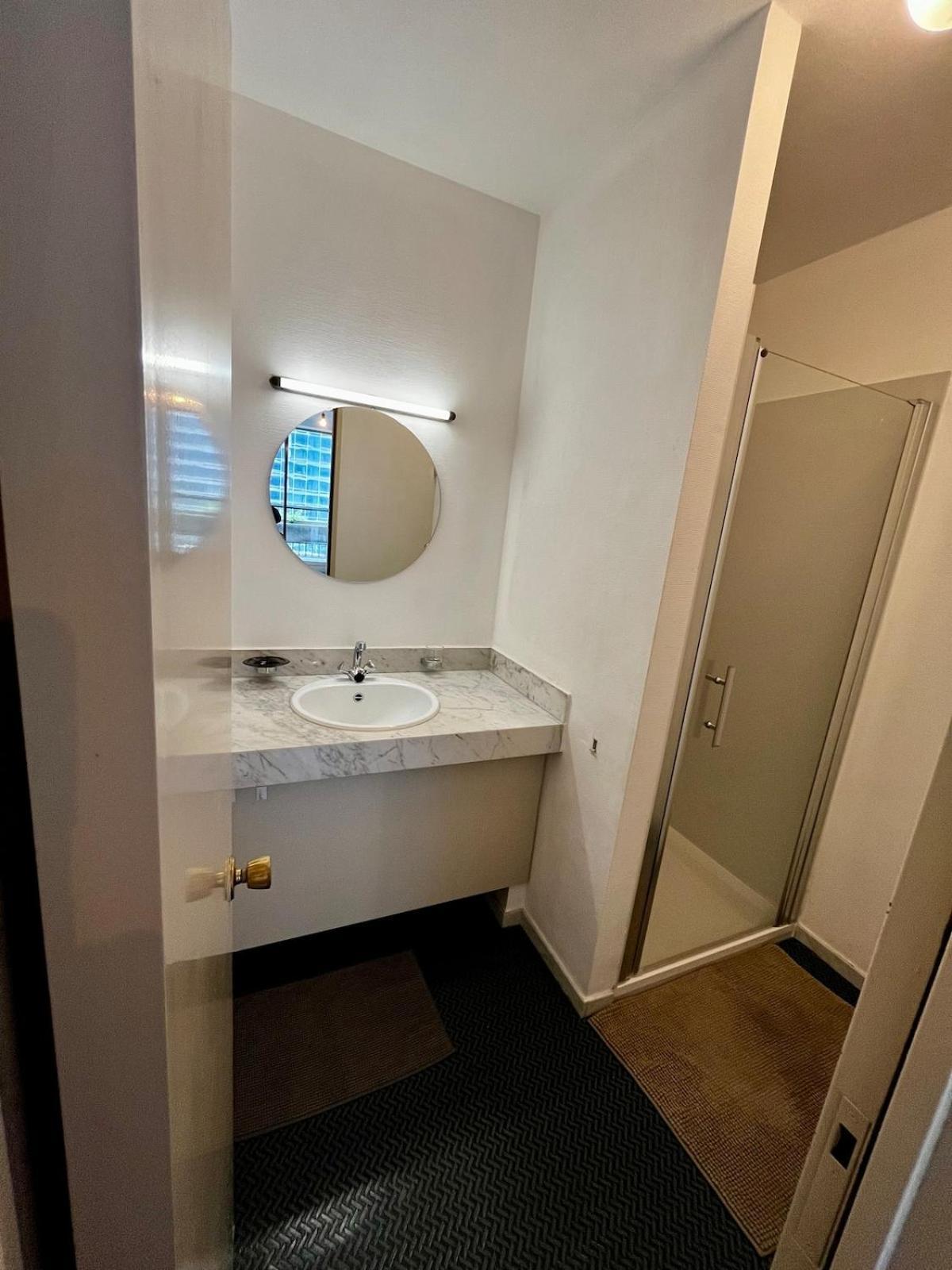 Big Apartment With Parking In Антверпен Экстерьер фото