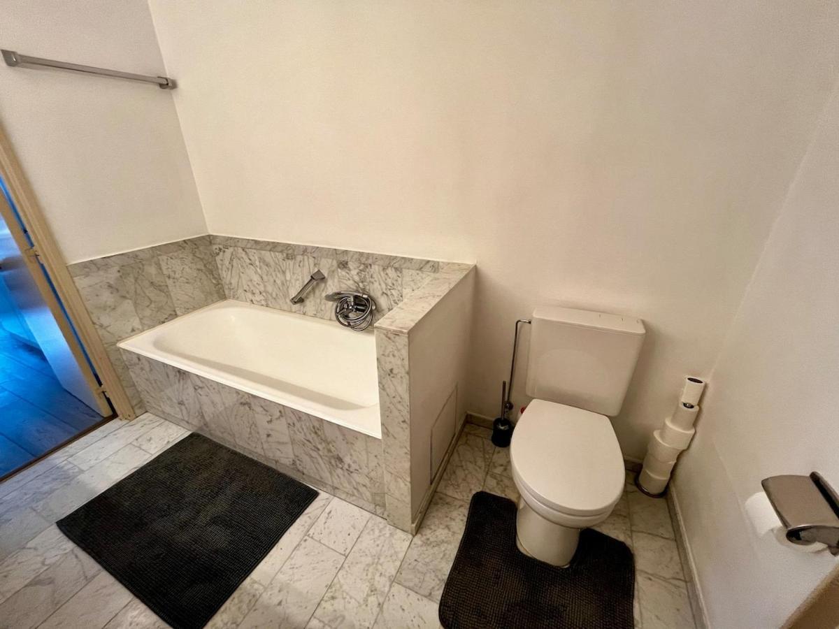 Big Apartment With Parking In Антверпен Экстерьер фото