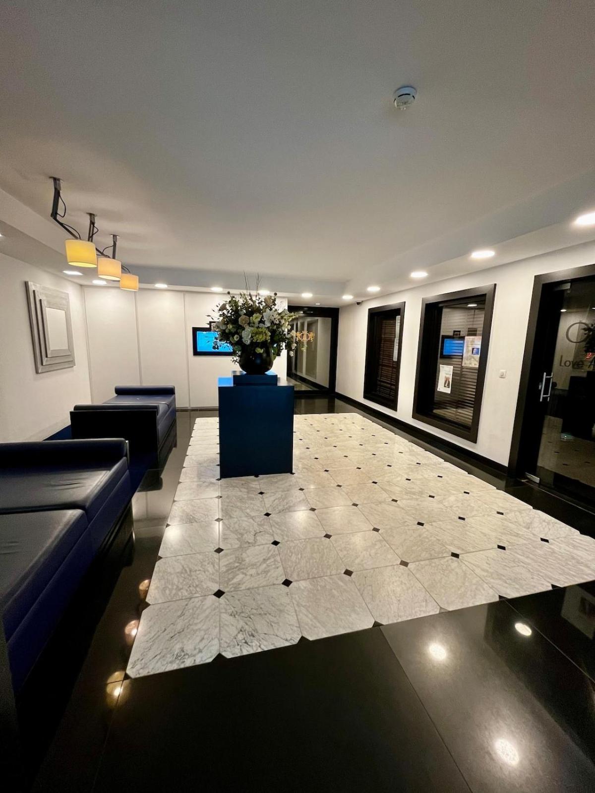Big Apartment With Parking In Антверпен Экстерьер фото