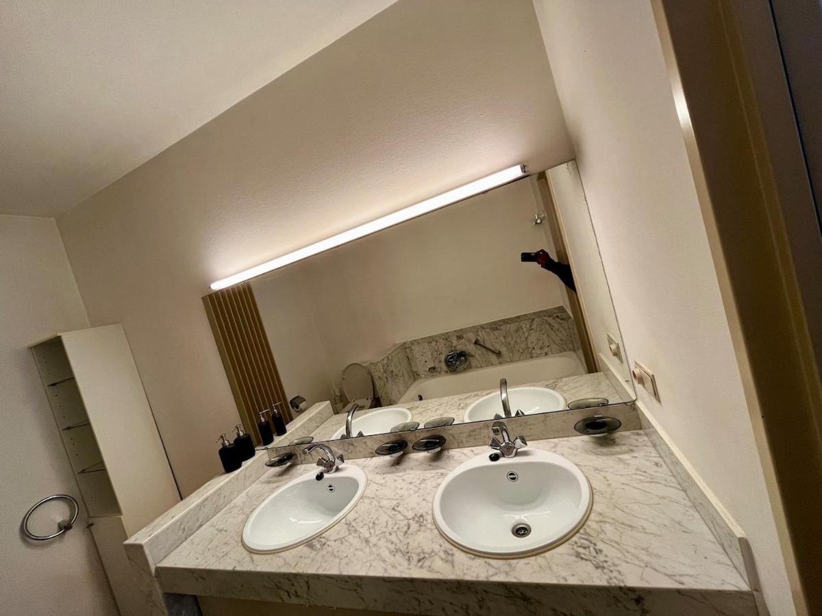 Big Apartment With Parking In Антверпен Экстерьер фото